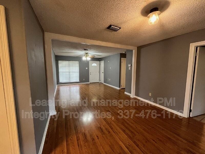 107 Village Ln - Photo 2 of 32