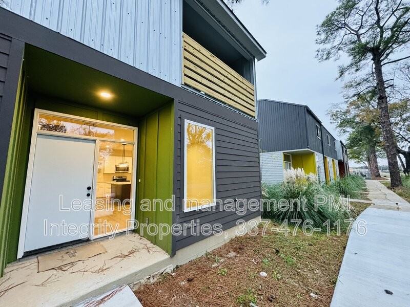 136 Greentree Dr - Photo 2 of 24