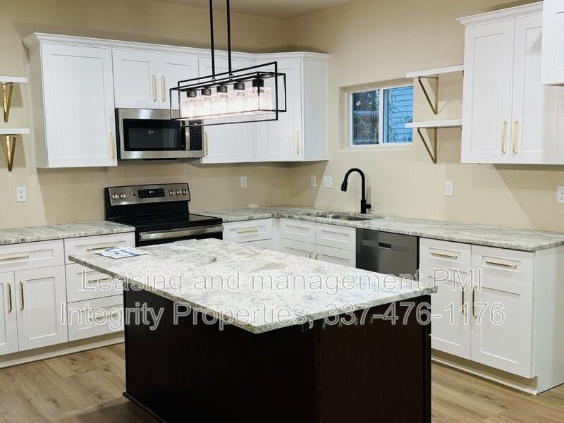 136 Greentree Dr - Photo 6 of 24