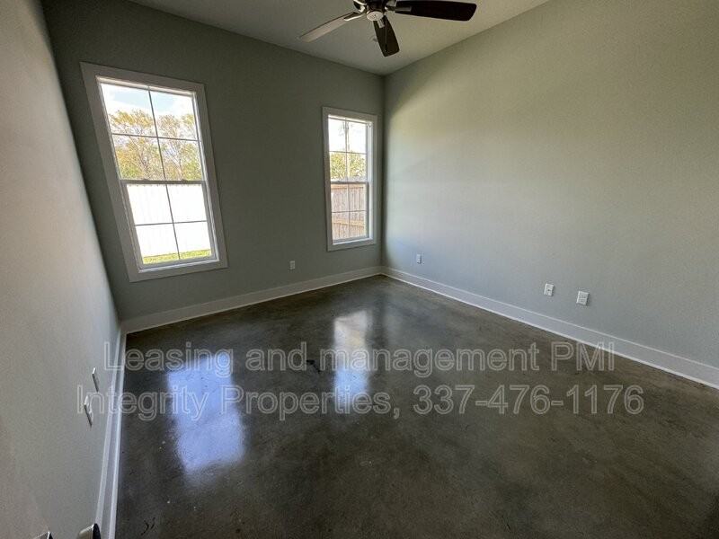 106 Satsuma Dr - Photo 2 of 24