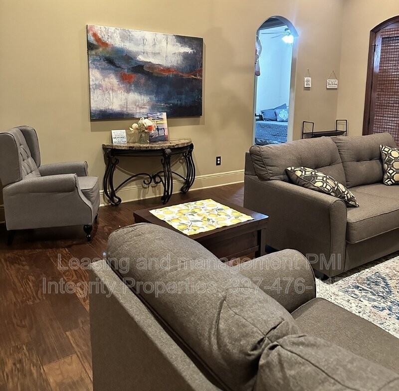 330 Dunvegan Ct - Photo 3 of 29