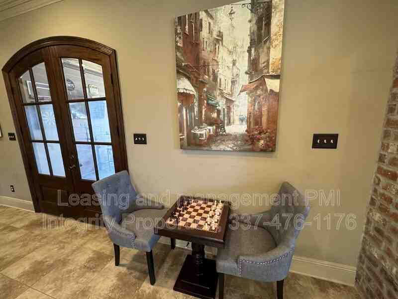 330 Dunvegan Ct - Photo 5 of 29