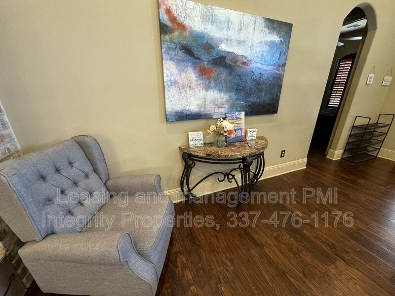 330 Dunvegan Ct - Photo 6 of 29