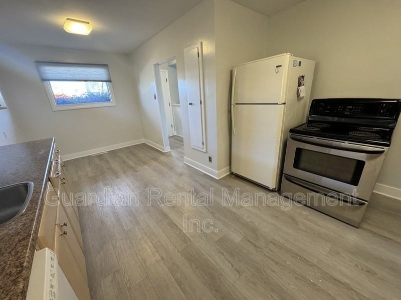 448 Hodder Ave - Photo 2 of 9