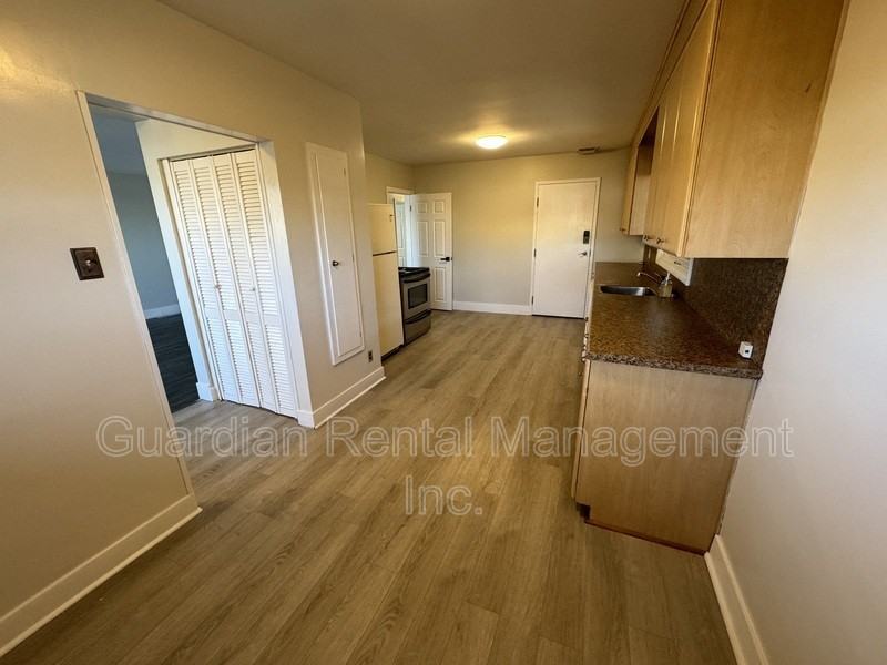 448 Hodder Ave - Photo 3 of 9