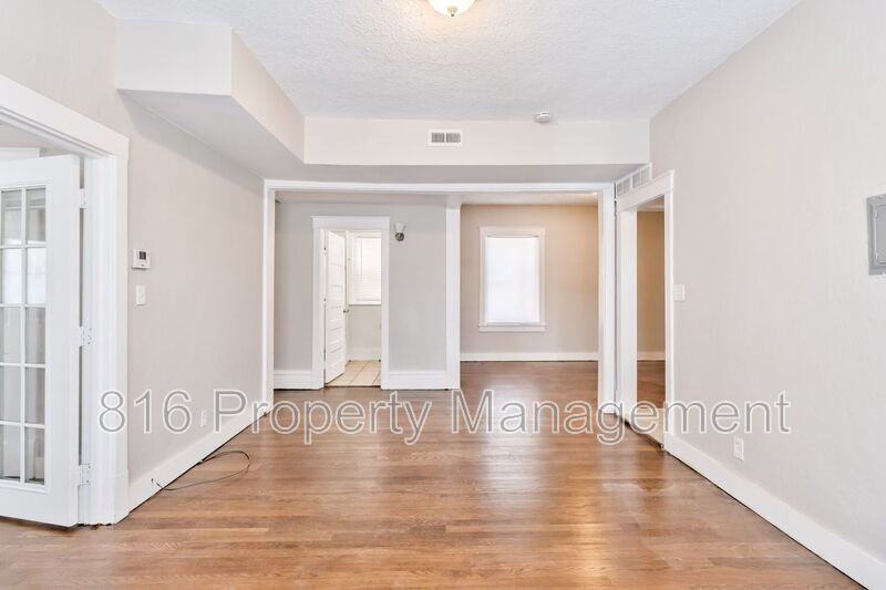 3211 Saint John Ave - Photo 2 of 16