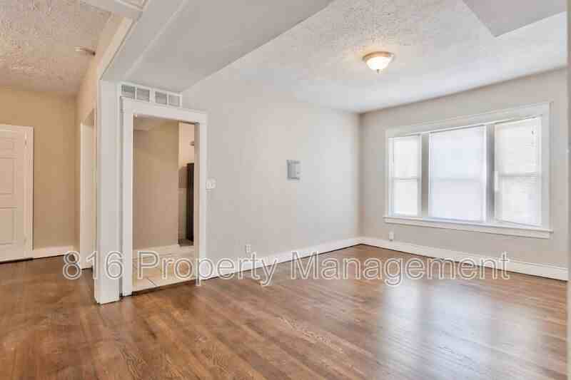 3211 Saint John Ave - Photo 3 of 16