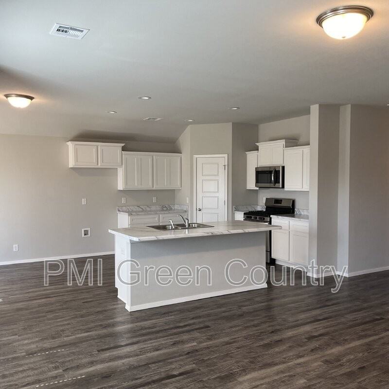 8506 E 161st Pl S - Photo 4 of 23