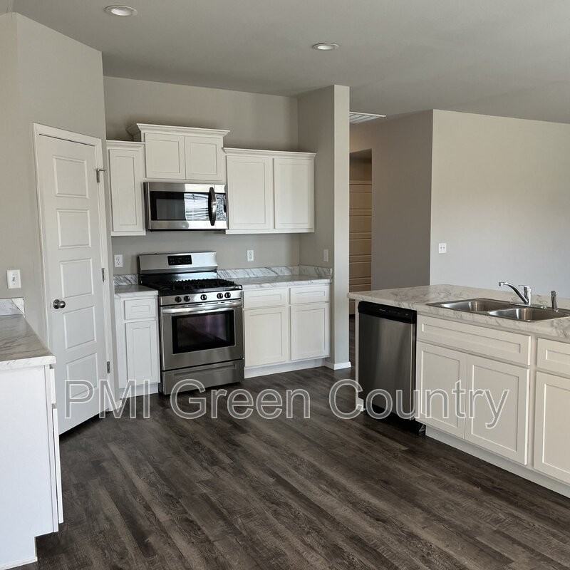 8506 E 161st Pl S - Photo 5 of 23