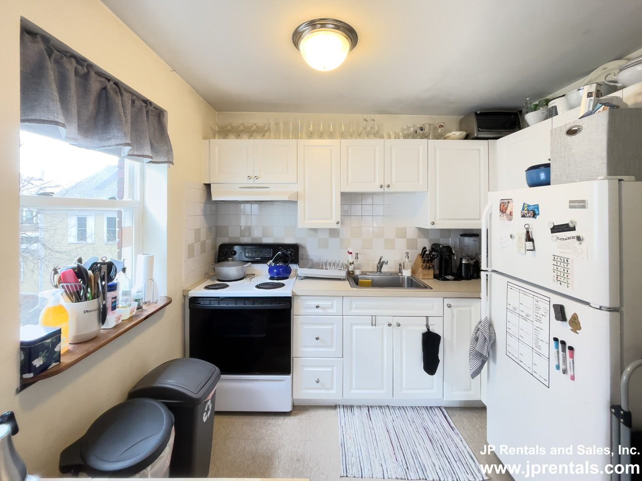 594 Centre St #8 - Photo 3 of 9