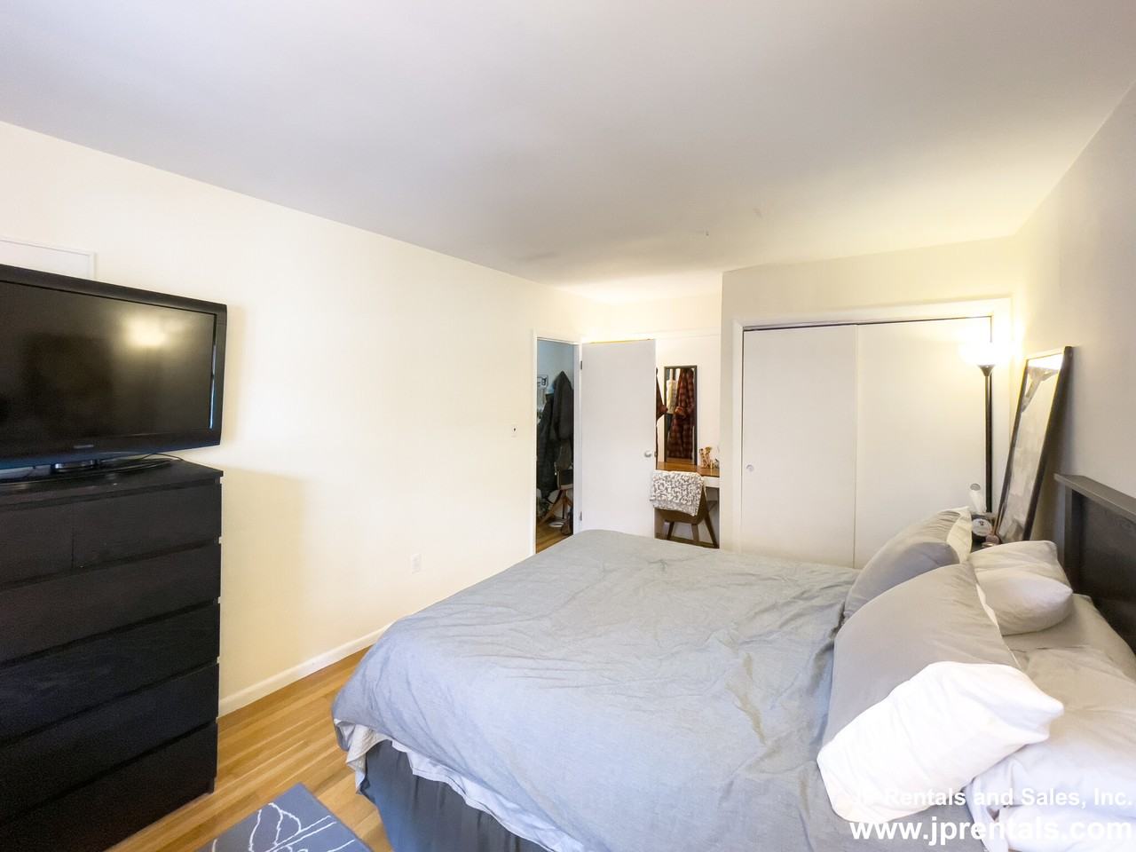 594 Centre St #8 - Photo 5 of 9