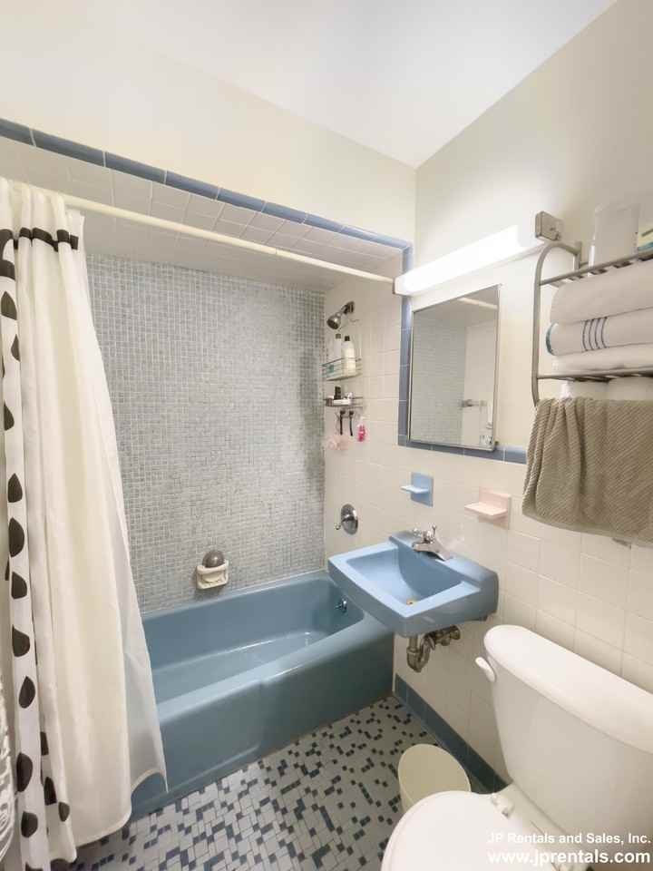 594 Centre St #8 - Photo 6 of 9