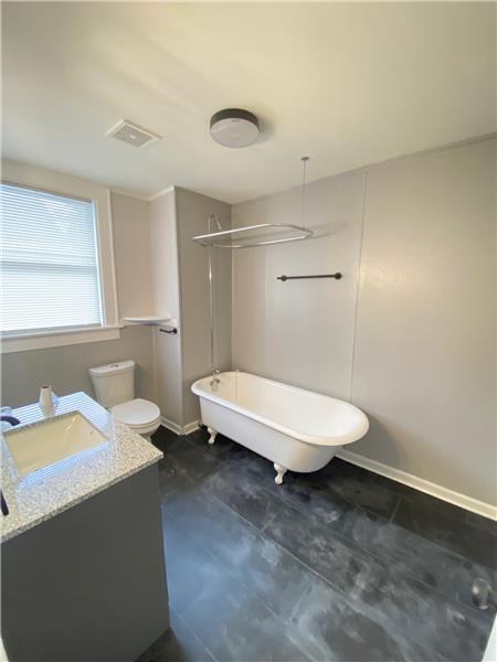 538 E 37th St #1-2 - Photo 5 of 10
