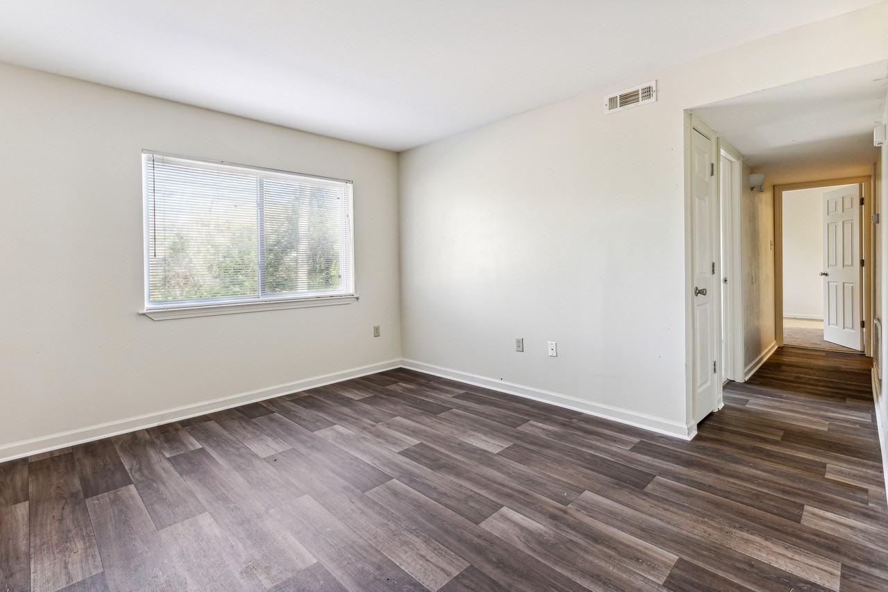 Dove Pointe Apartments 401 South Cambridge Street, Six, SC