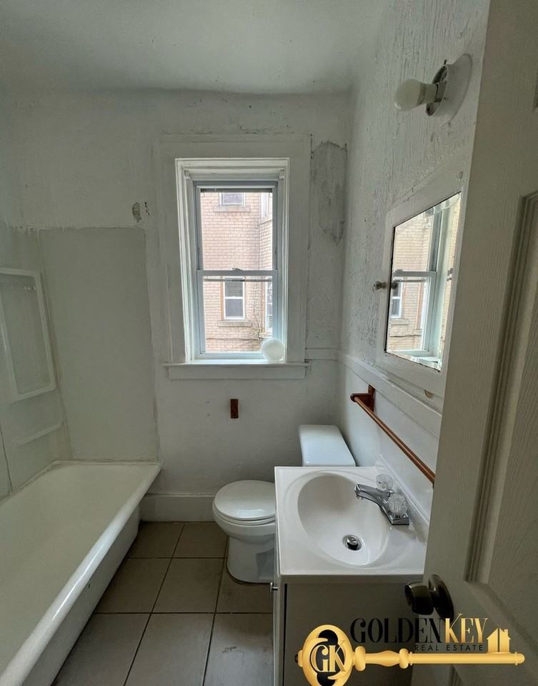 Updated 1 Bed 1 Bath near Midtown - Photo 5 of 27