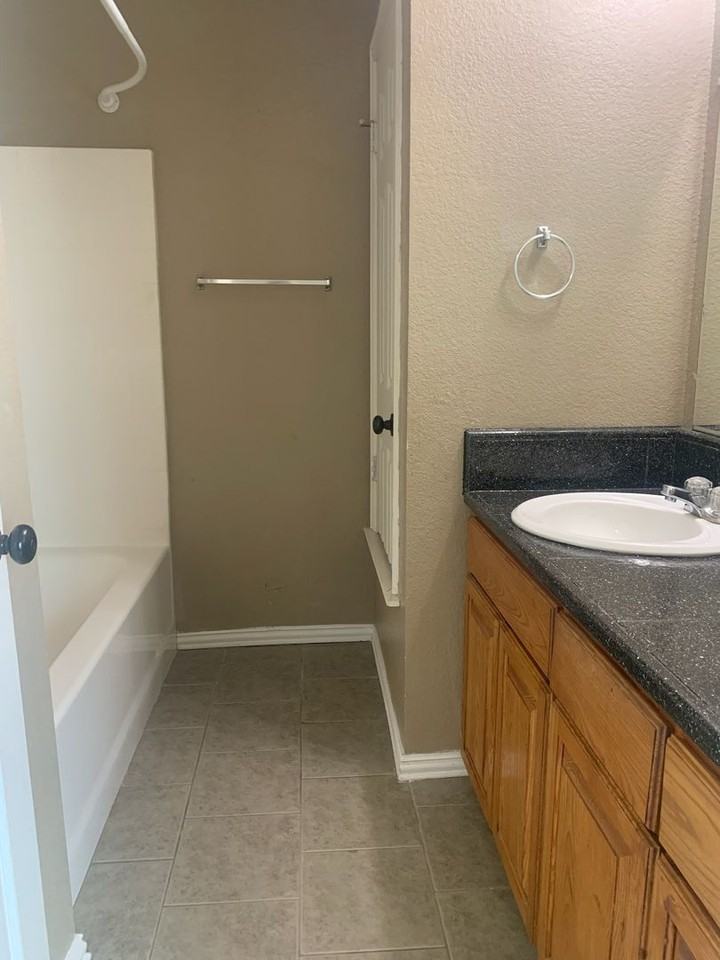 317 S Blue Jay Ct - Photo 2 of 8