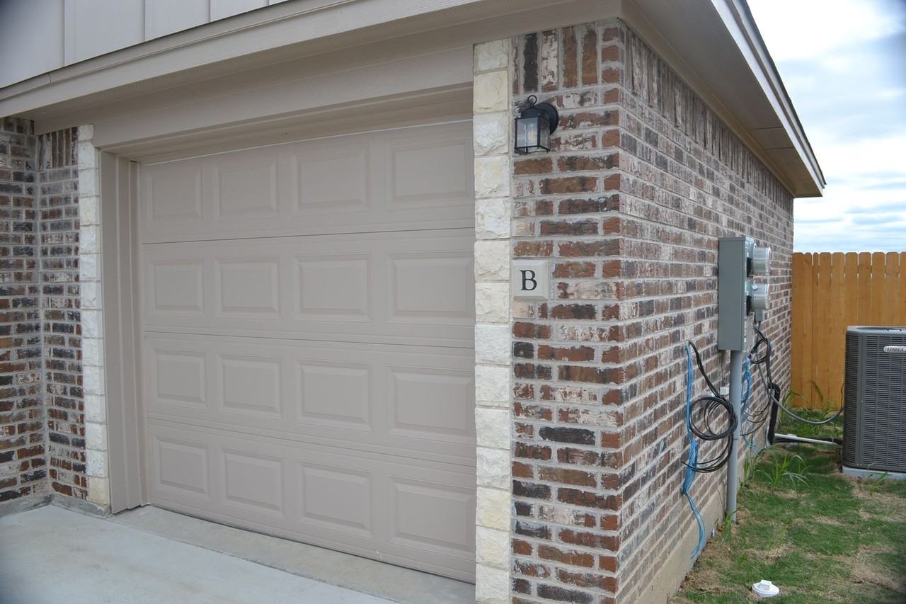 1915 Castroville Trl - Photo 4 of 17