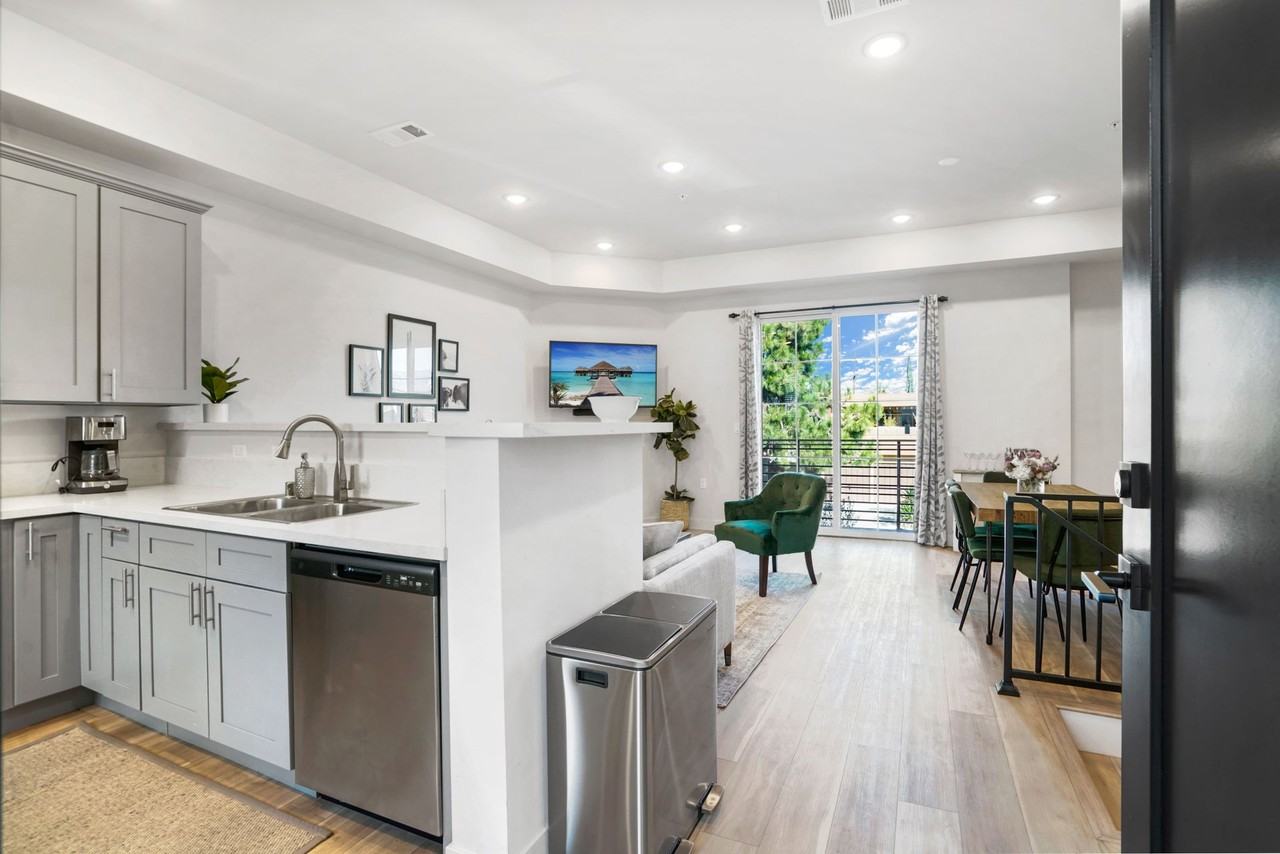 Peach Grove Properties - Photo 3 of 26