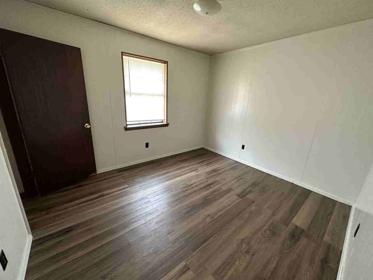 401 W 19th St - Photo 3 of 7