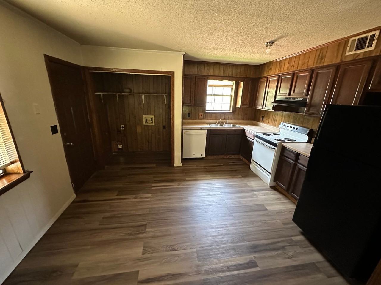 401 W 19th St - Photo 4 of 7