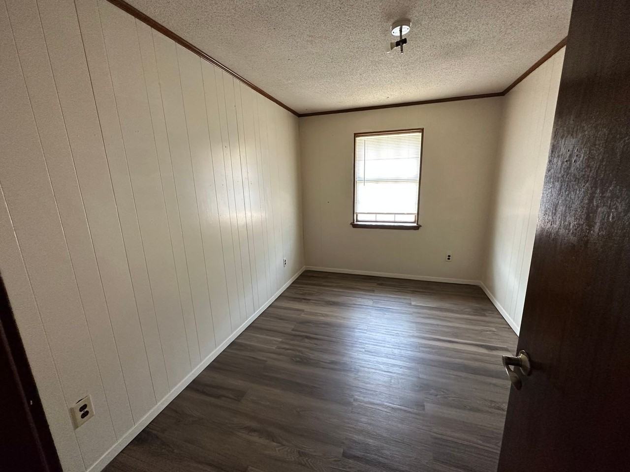 401 W 19th St - Photo 6 of 7