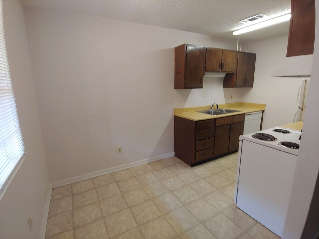 2517 Old Bainbridge Rd. - Photo 3 of 7