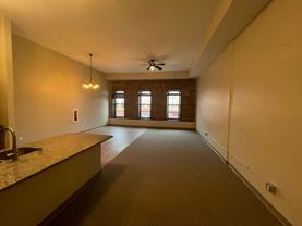 UND 422 (Bierman) - Photo 1 of 1