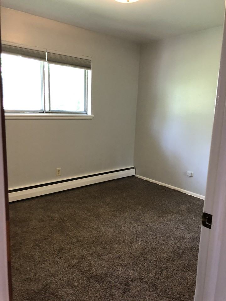 4220 S Vermont Ct #01 - Photo 4 of 8