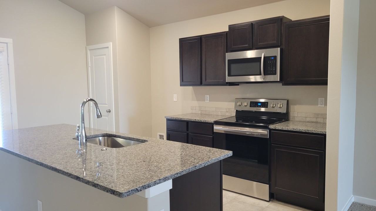 13822 Quanah Ave - Photo 5 of 21