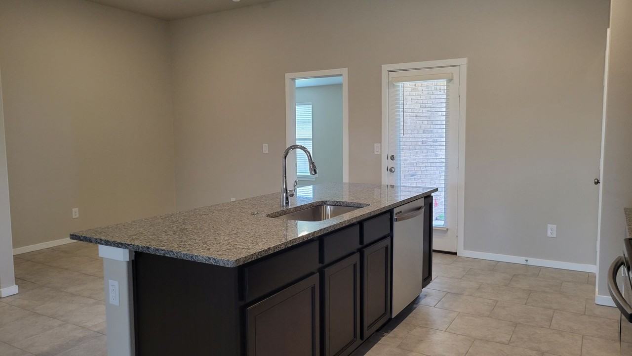 13822 Quanah Ave - Photo 6 of 21