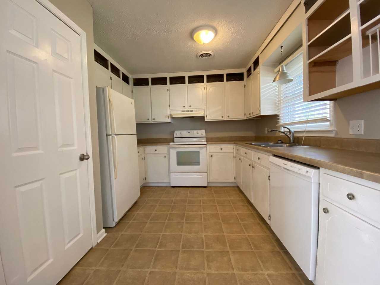 739 Beaverdam Rd - Photo 2 of 12