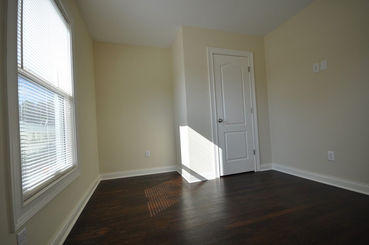 709 Addison Ave - Photo 5 of 15