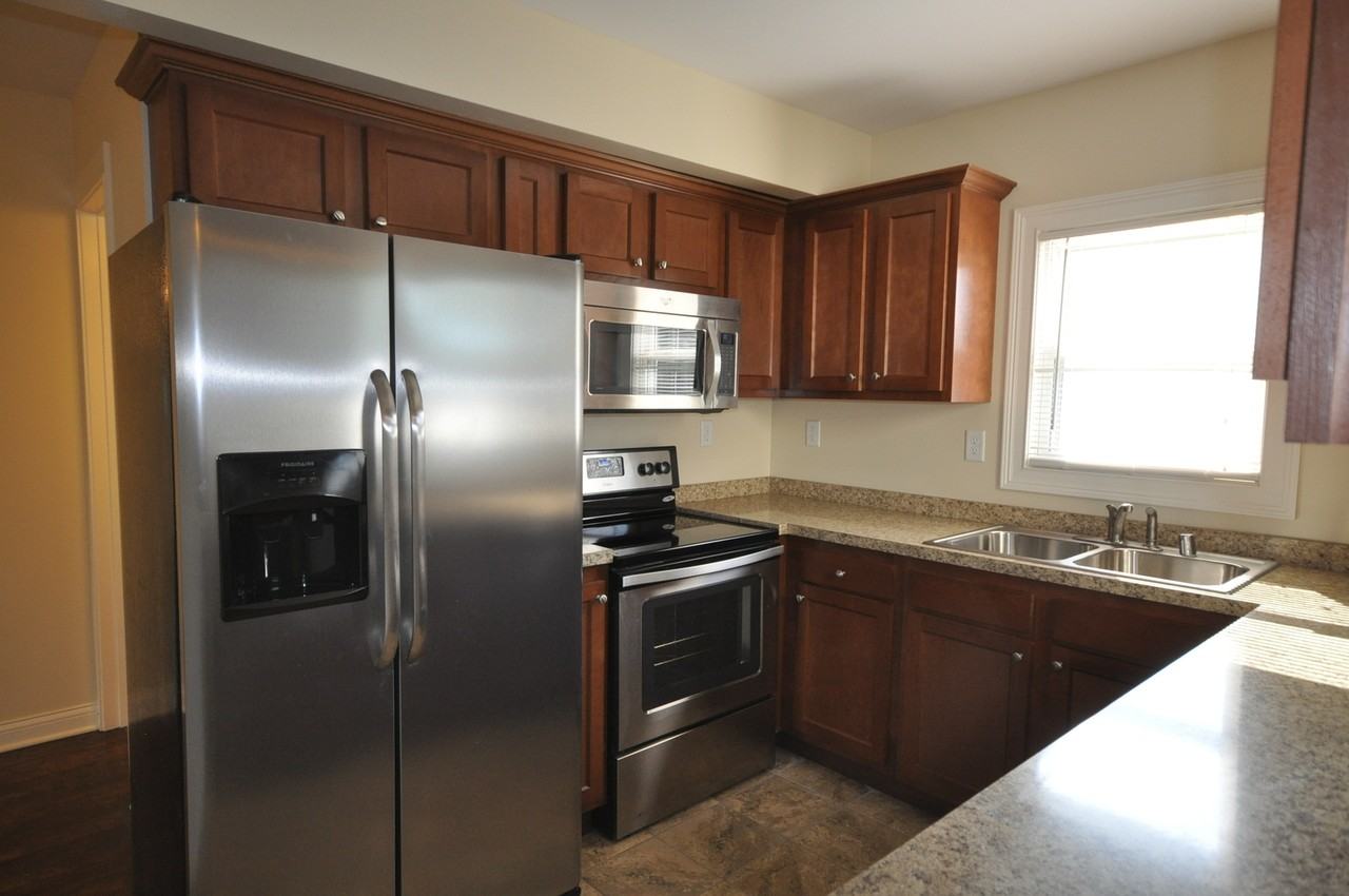 709 Addison Ave - Photo 6 of 15