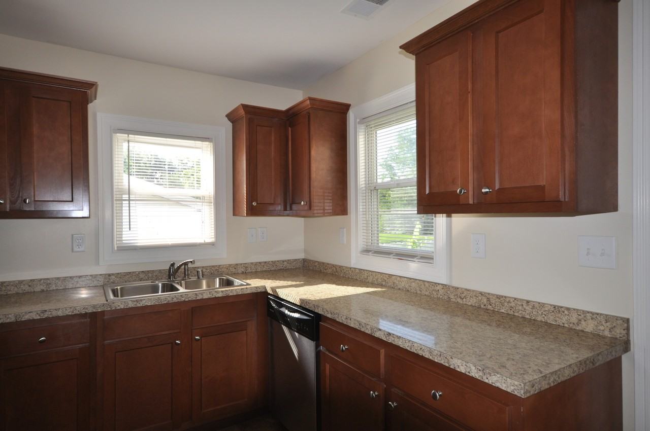 709 Addison Ave - Photo 7 of 15