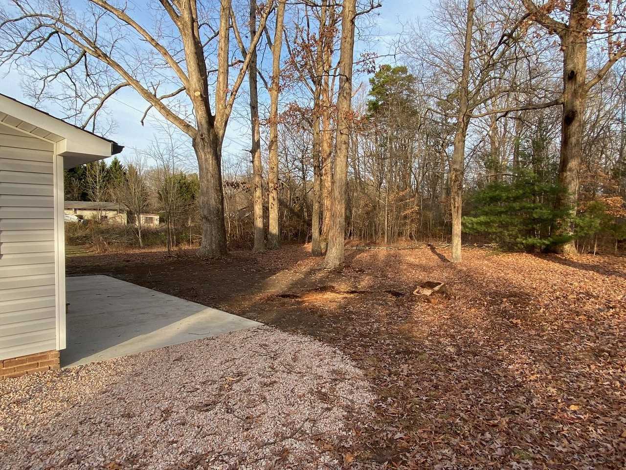 1010 N Enochville Ave - Photo 2 of 14