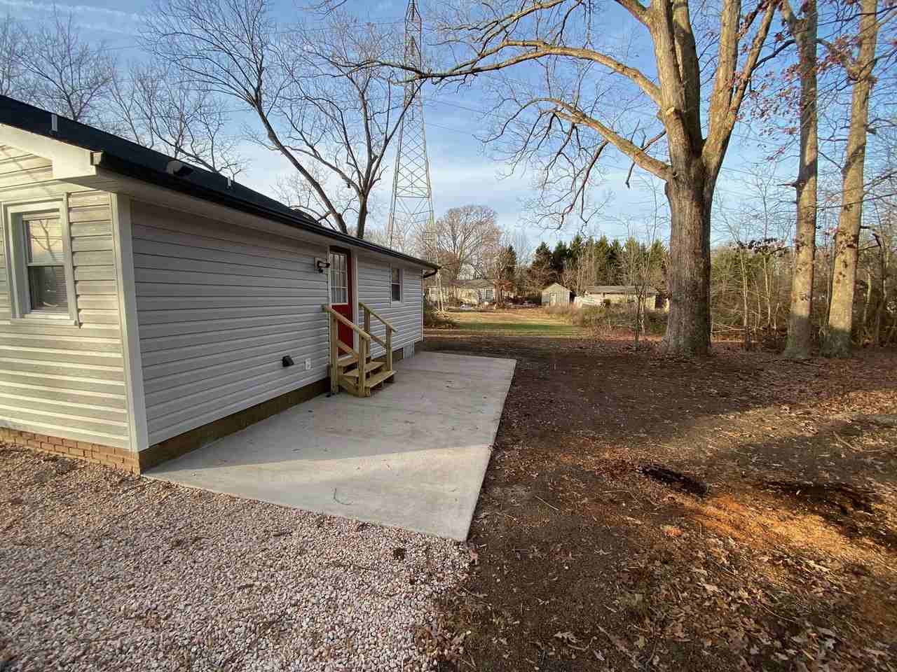 1010 N Enochville Ave - Photo 3 of 14