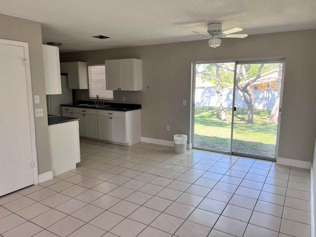 13105 Hanley Dr - Photo 2 of 12