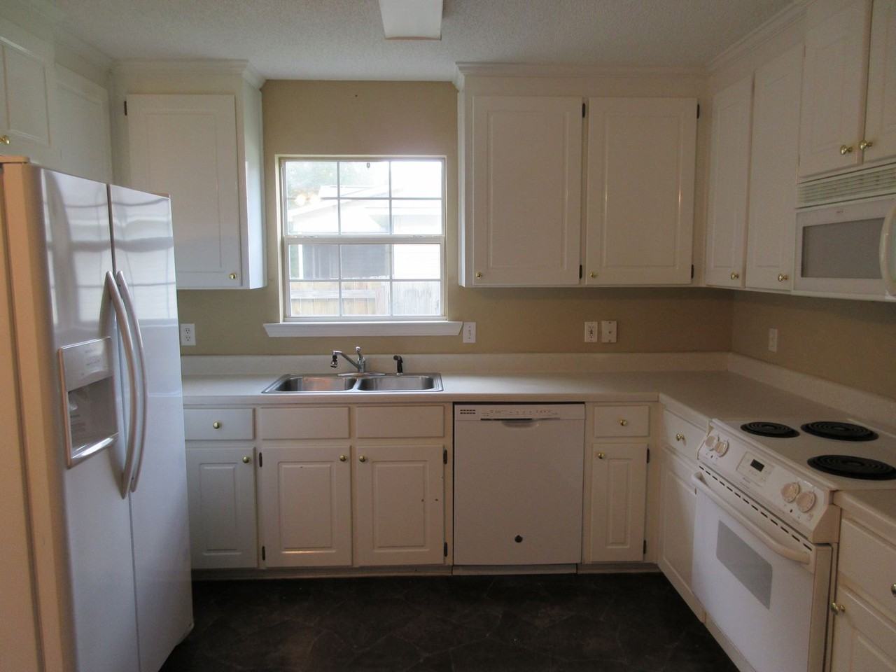 202 Melrose Ln - Photo 3 of 20