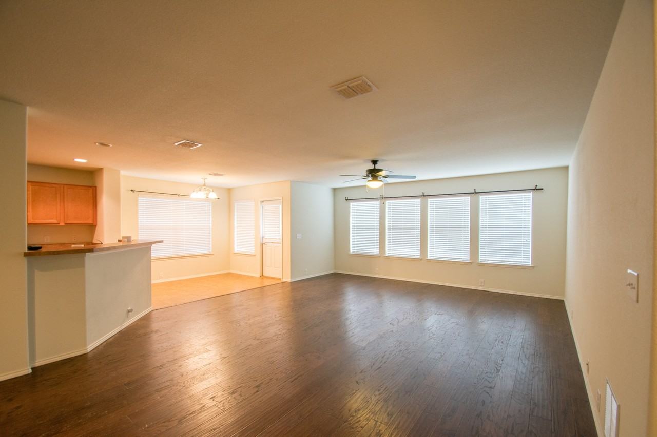 10525 Jaybird Dr - Photo 3 of 21