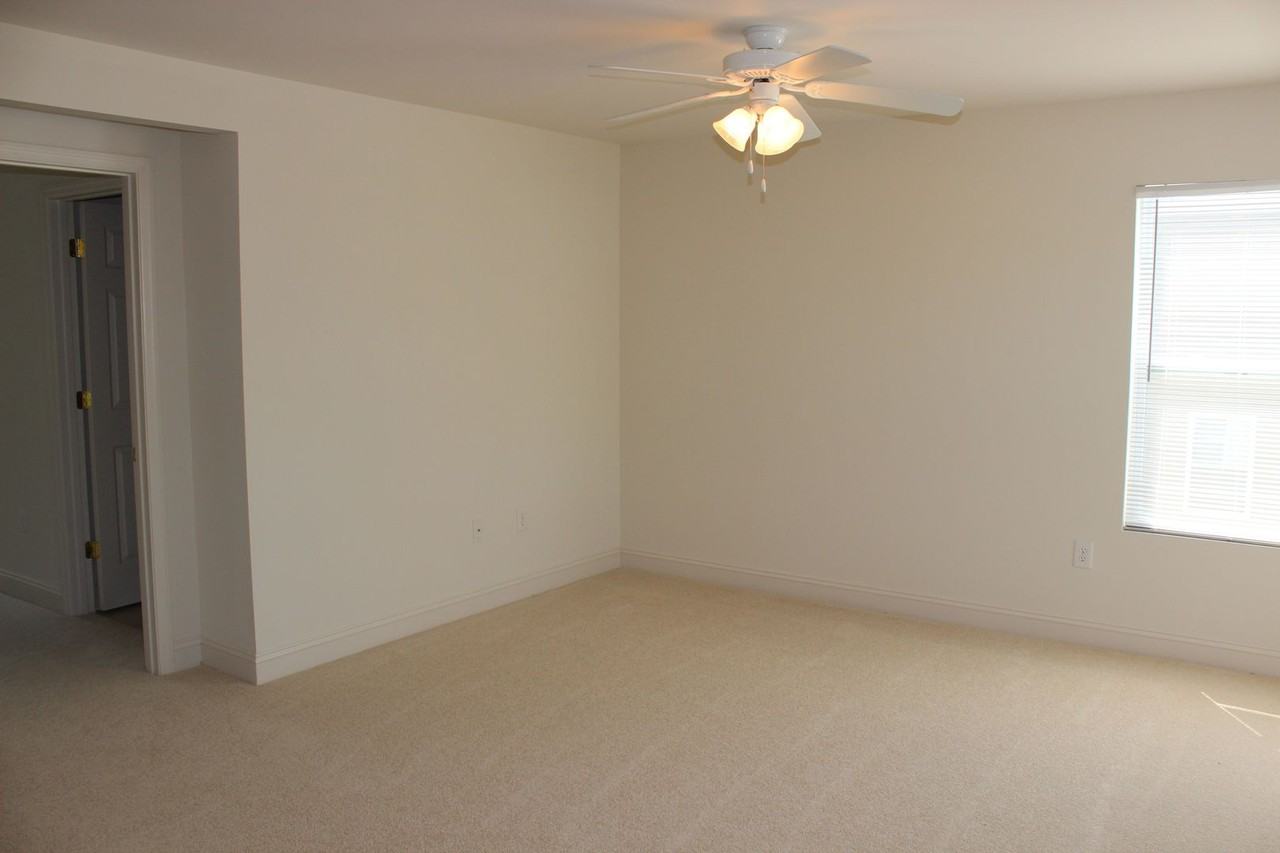 1902B Tabor Village Dr - Photo 3 of 9