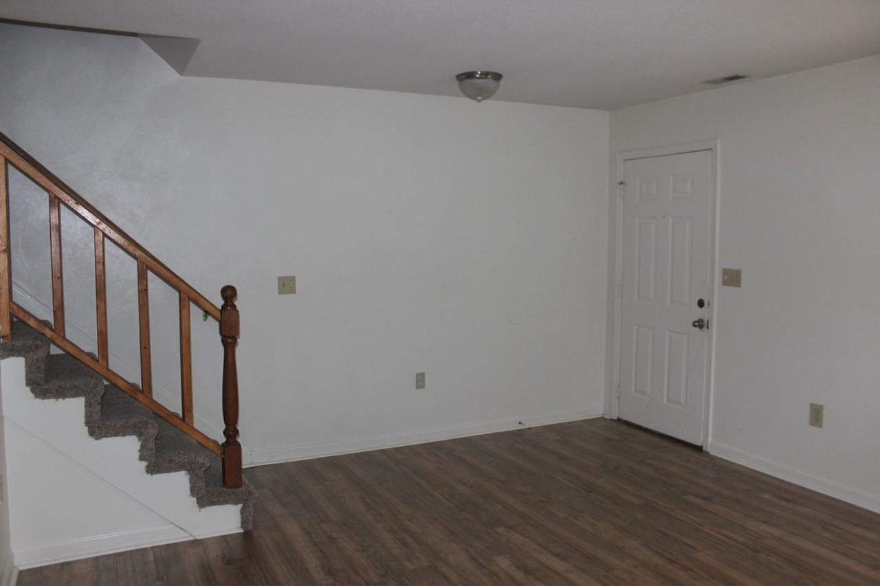 862 Patrick Henry Dr - Photo 3 of 12