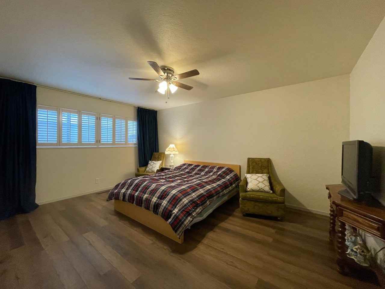 196 Lynn Way - Photo 2 of 7