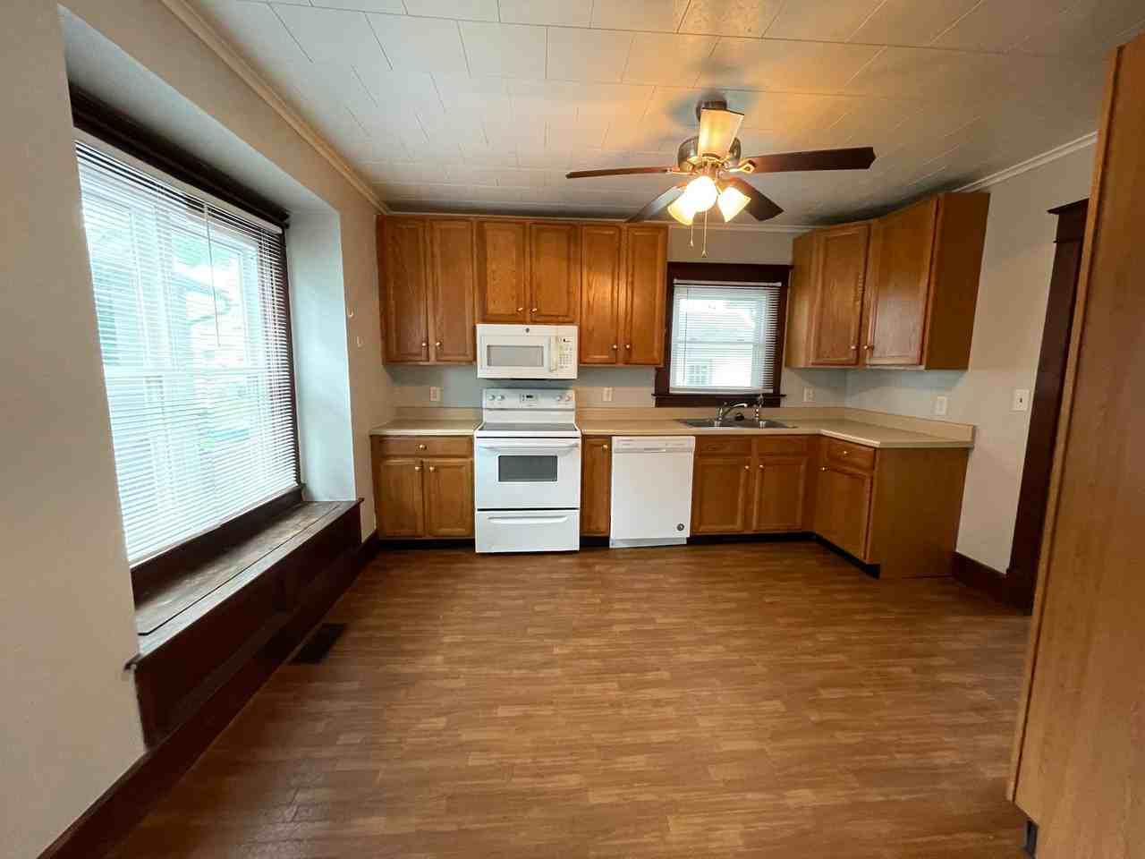 214 New St - Photo 3 of 22