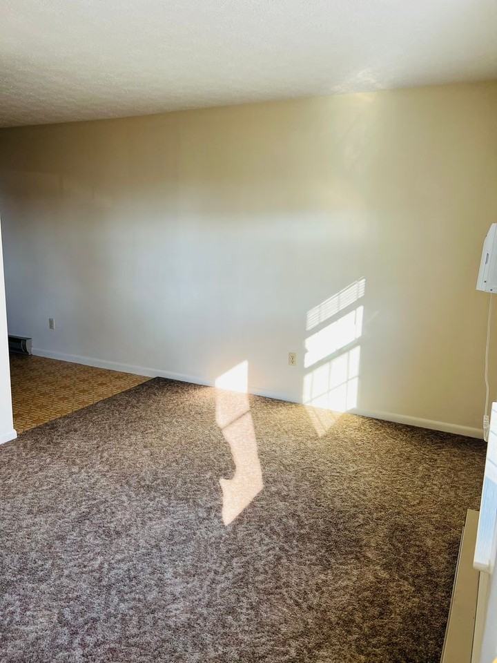 191 Rockingham Dr Apt C - Photo 3 of 8