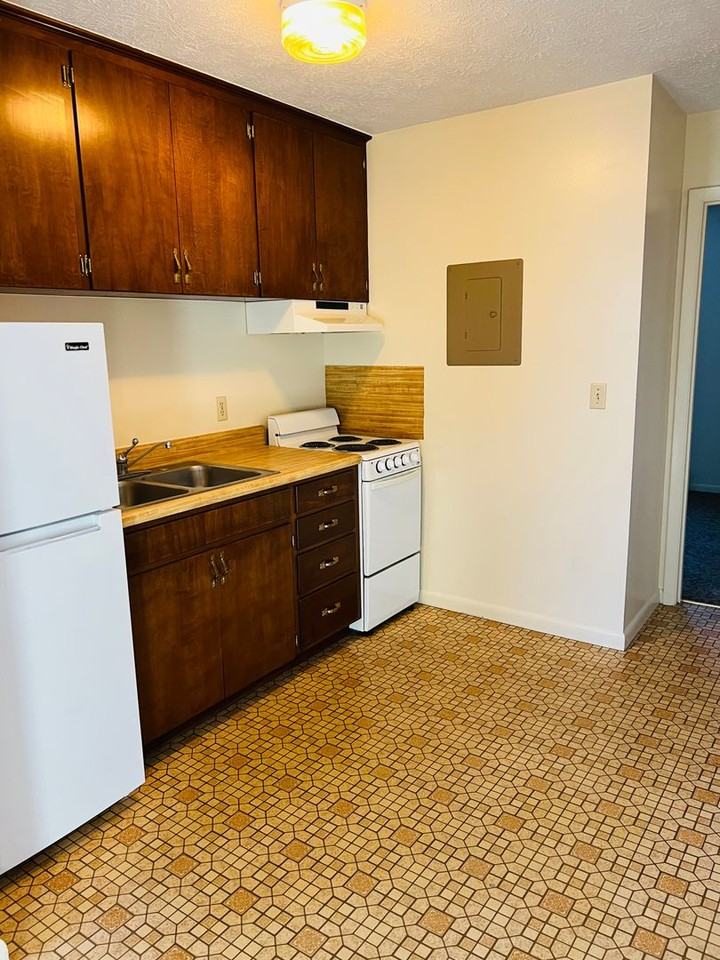 191 Rockingham Dr Apt C - Photo 5 of 8