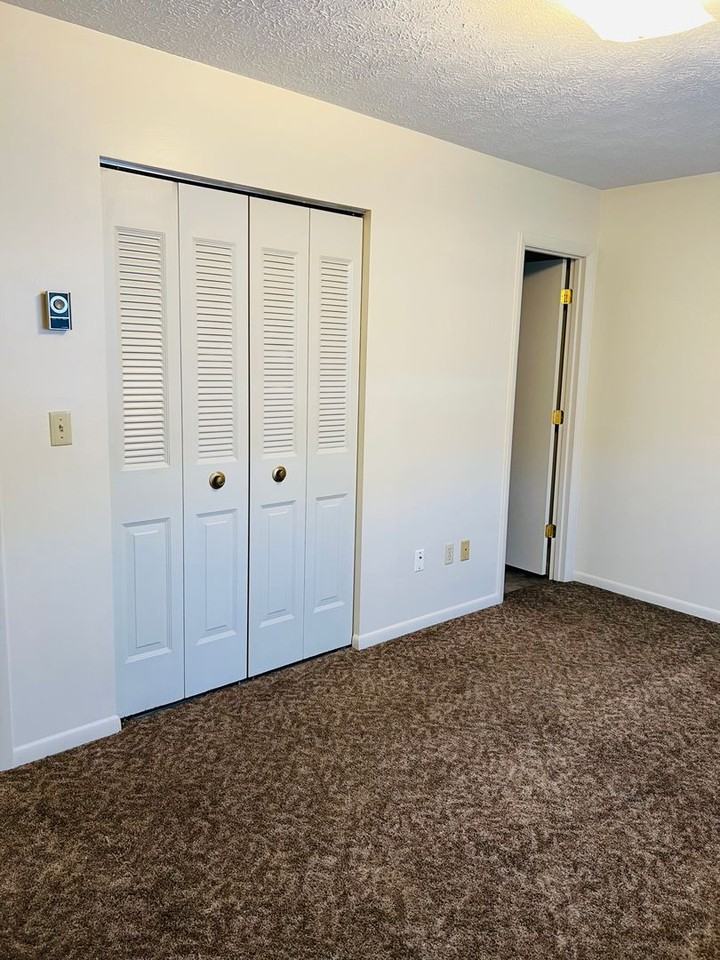 191 Rockingham Dr Apt C - Photo 6 of 8