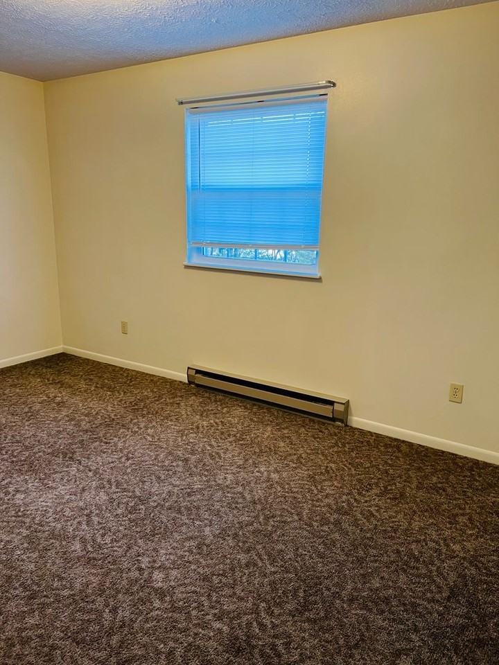 191 Rockingham Dr Apt C - Photo 7 of 8