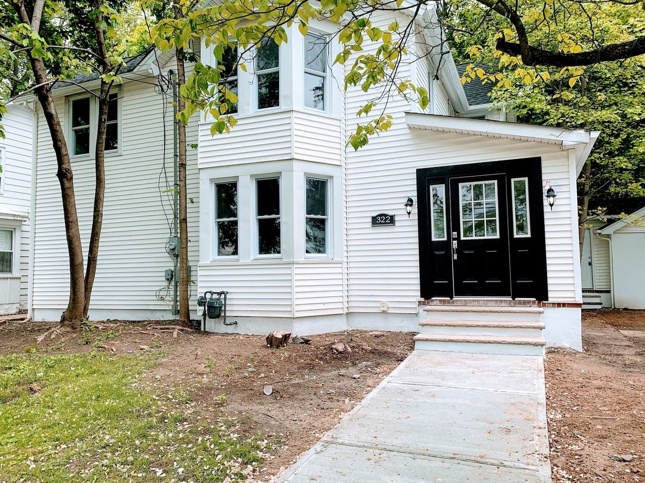 322 Georges Rd - Photo 2 of 23