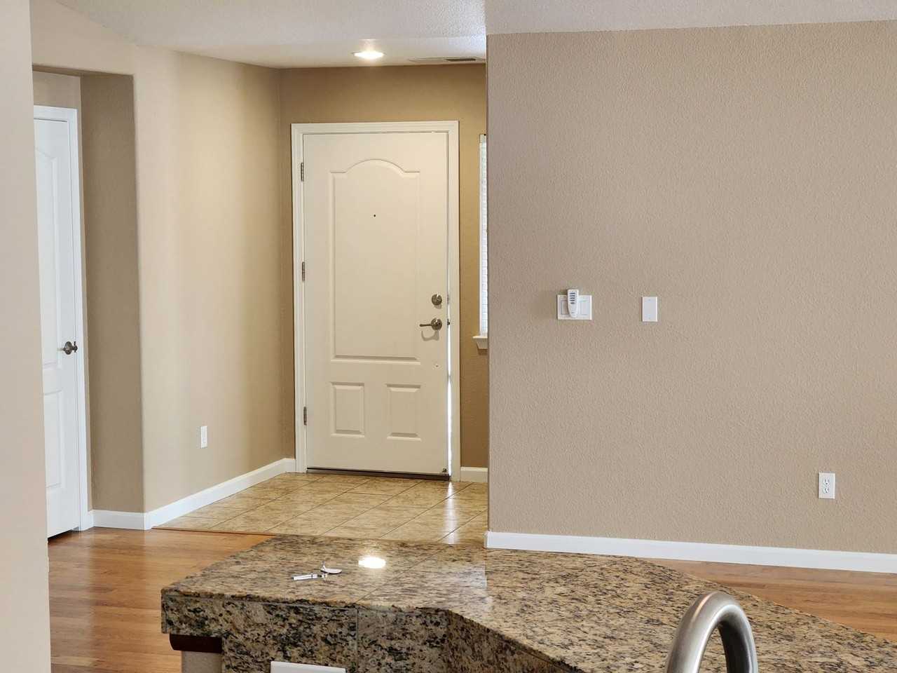 839 Laca St - Photo 4 of 32