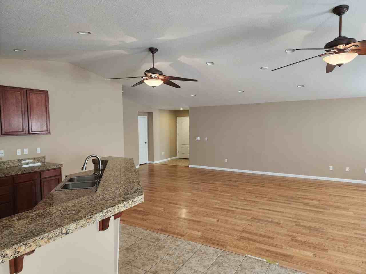 839 Laca St - Photo 6 of 32